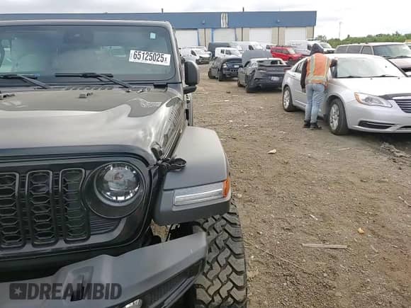 2024 Jeep Wrangler Sport S с VIN 1C4PJXDG0RW300255, выставлен на аукционе Copart как лот 65125025 с пробегом 16 674 миль миль и На запчасти • Non repairable. История ставок и продаж доступна на DreamBid. Изображение 13.