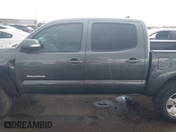 2015 Toyota Tacoma PreRunner z VIN 3TMJU4GN0FM185366, wystawiony jako IAAI lot #43316251 z przebiegiem 77 520 mil mil oraz . Historia ofert i sprzedaży dostępna na DreamBid. Obrazek 14.
