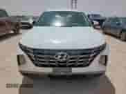 2024 Hyundai Tucson SE z VIN 5NMJA3DE0RH407435, wystawiony jako Copart lot #57407195 z przebiegiem 3 798 mil mil oraz Czysty tytuł • Clean title. Historia ofert i sprzedaży dostępna na DreamBid. Obrazek 5.