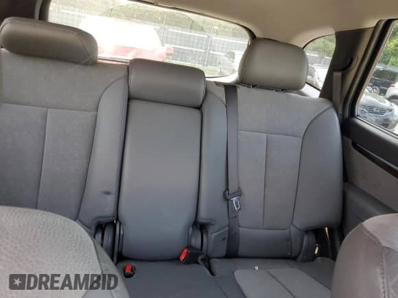 2012 Hyundai Santa Fe SE с VIN 5XYZHDAG0CG167699, выставлен на аукционе Copart как лот 63489204 с пробегом 87 528 миль миль и Списание • Salvage title. История ставок и продаж доступна на DreamBid. Изображение 10.