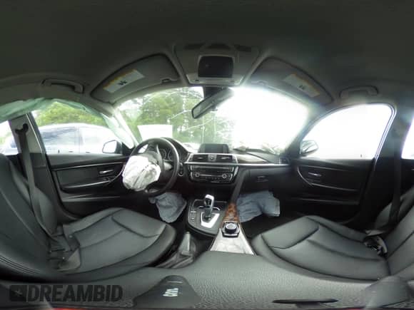 2016 BMW 3 Series 320i xDrive с VIN WBA8A3C58GK688480, выставлен на аукционе IAAI как лот 35932271 с пробегом Не указан миль и . История ставок и продаж доступна на DreamBid. Изображение 12.