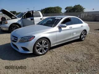 2020 Mercedes-Benz C 300 z VIN WDDWF8DB8LR527857, wystawiony jako Copart lot #71503065 z przebiegiem Nie podano mil oraz Szkoda całkowita • Salvage title. Historia ofert i sprzedaży dostępna na DreamBid. Obrazek 1.