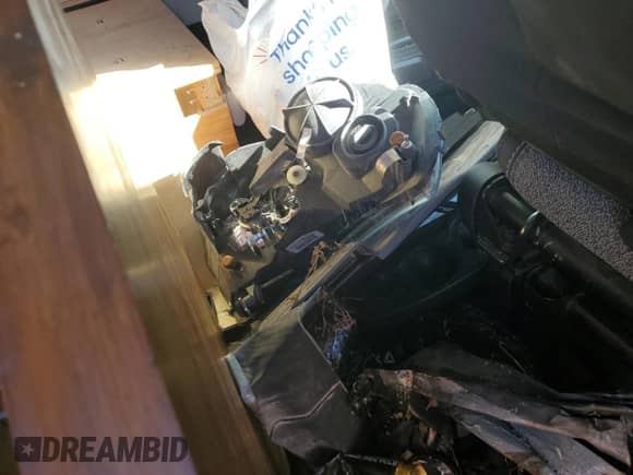 2021 Ram ProMaster Cargo z VIN 3C6LRVDG7ME589091, wystawiony jako Copart lot #70330685 z przebiegiem Nie podano mil oraz Szkoda całkowita • Salvage title. Historia ofert i sprzedaży dostępna na DreamBid. Obrazek 13.