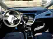 2020 Chevrolet Bolt EV Premier z VIN 1G1FZ6S04L4123662, wystawiony jako Copart lot #43017423 z przebiegiem 42 121 mil mil oraz . Historia ofert i sprzedaży dostępna na DreamBid. Obrazek 8.