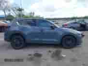 2022 Mazda CX-5 S Carbon Edition z VIN JM3KFBCM3N0551653, wystawiony jako IAAI lot #41495011 z przebiegiem 49 842 mil mil oraz . Historia ofert i sprzedaży dostępna na DreamBid. Obrazek 14.
