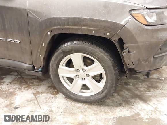 2022 Jeep Compass Altitude with VIN 3C4NJDBB3NT126047, listed as a IAAI auction lot 41570980 with 39,896 mi miles and . Bid and sale history available at DreamBid. Image 18.