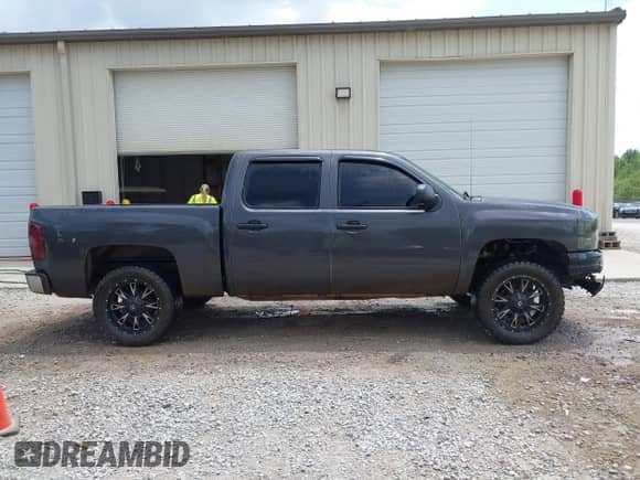 2011 Chevrolet Silverado 1500 LT z VIN 3GCPKSEA5BG216494, wystawiony jako IAAI lot #42683144 z przebiegiem 261 539 mil mil oraz . Historia ofert i sprzedaży dostępna na DreamBid. Obrazek 13.