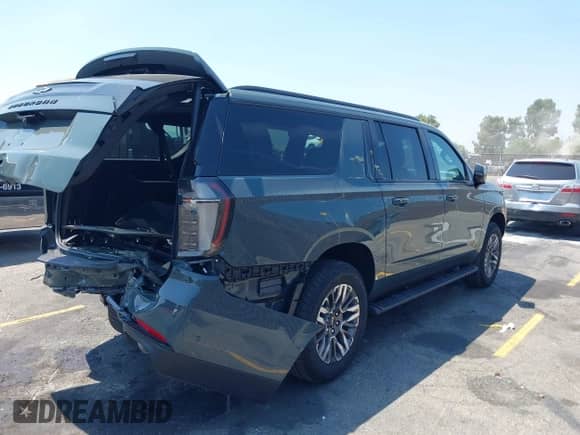 2025 Chevrolet Suburban Z71 с VIN 1GNS6DRD1SR133618, выставлен на аукционе IAAI как лот 42930383 с пробегом 5 902 миль миль и . История ставок и продаж доступна на DreamBid. Изображение 4.