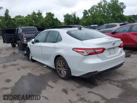 2019 Toyota Camry SE z VIN 4T1B11HK5KU720581, wystawiony jako IAAI lot #42300818 z przebiegiem 136 779 mil mil oraz . Historia ofert i sprzedaży dostępna na DreamBid. Obrazek 3.
