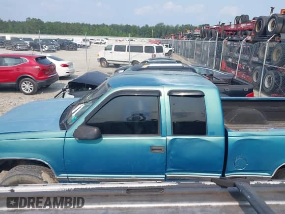 1998 GMC Sierra 1500 с VIN 2GTEK19R8W1553399, выставлен на аукционе IAAI как лот 42371585 с пробегом 3 516 619 миль миль и . История ставок и продаж доступна на DreamBid. Изображение 14.