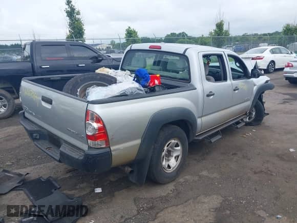 2009 Toyota Tacoma PreRunner z VIN 3TMJU62N99M077383, wystawiony jako IAAI lot #42670811 z przebiegiem 168 908 mil mil oraz . Historia ofert i sprzedaży dostępna na DreamBid. Obrazek 4.