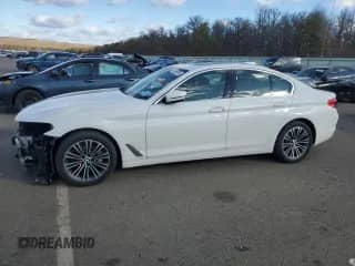 2020 BMW 5 Series 530i xDrive z VIN WBAJR7C09LCE07428, wystawiony jako Copart lot #44449835 z przebiegiem 57 440 mil mil oraz Szkoda całkowita • Salvage title. Historia ofert i sprzedaży dostępna na DreamBid. Obrazek 1.