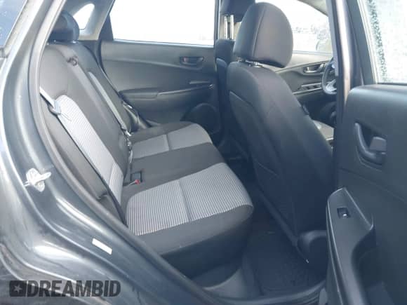 2019 Hyundai Kona SE z VIN KM8K1CAAXKU270861, wystawiony jako IAAI lot #43533383 z przebiegiem 128 687 mil mil oraz . Historia ofert i sprzedaży dostępna na DreamBid. Obrazek 8.