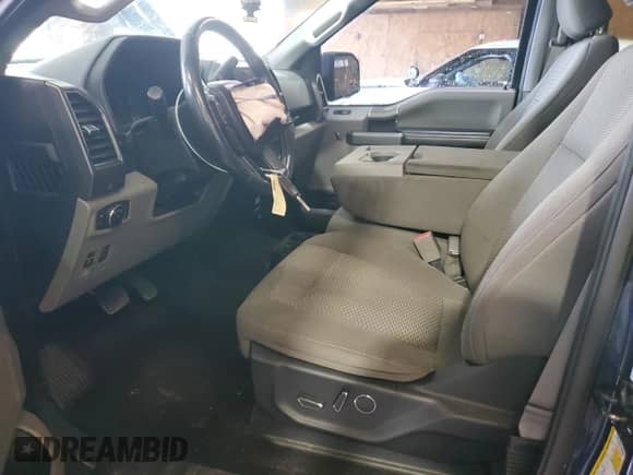 2017 Ford F-150 XL z VIN 1FTEW1EP2HFC49067, wystawiony jako Copart lot #83994665 z przebiegiem 173 435 mil mil oraz Szkoda całkowita • Salvage title. Historia ofert i sprzedaży dostępna na DreamBid. Obrazek 7.