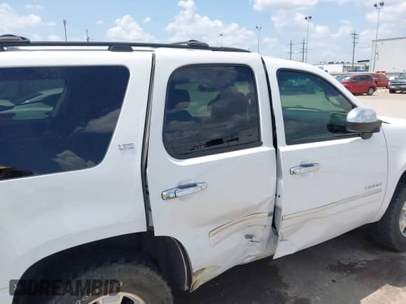 2014 Chevrolet Tahoe LTZ с VIN 1GNSCCE05ER137858, выставлен на аукционе IAAI как лот 43003893 с пробегом 119 085 миль миль и . История ставок и продаж доступна на DreamBid. Изображение 6.