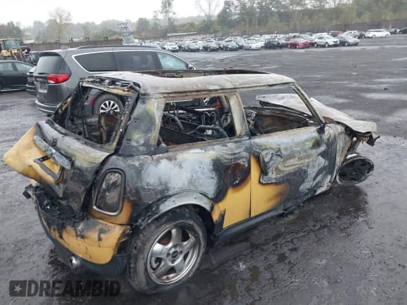 2007 MINI Hardtop с VIN WMWMF335X7TU62659, выставлен на аукционе IAAI как лот 43424534 с пробегом Не указан миль и . История ставок и продаж доступна на DreamBid. Изображение 4.