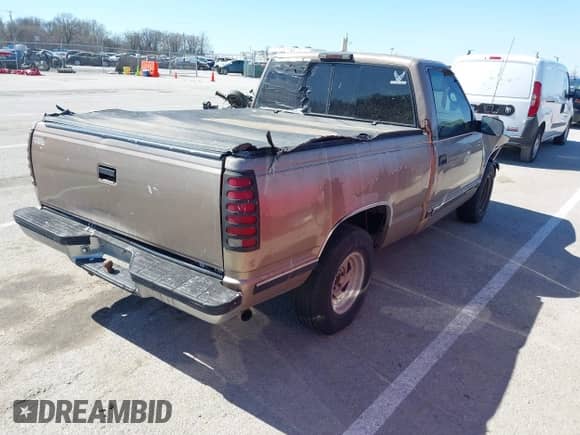 1996 GMC Sierra 1500 с VIN 1GTEC14W5TZ505114, выставлен на аукционе IAAI как лот 41804874 с пробегом 261 989 миль миль и . История ставок и продаж доступна на DreamBid. Изображение 4.