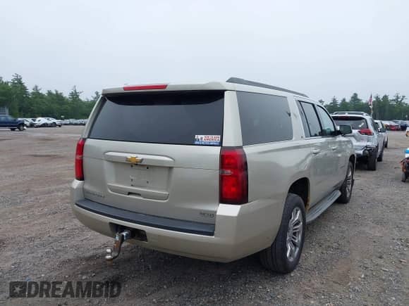 2015 Chevrolet Suburban LT with VIN 1GNSKJKC5FR569101, listed as a IAAI auction lot 42631110 with 183,729 mi miles and . Bid and sale history available at DreamBid. Image 4.