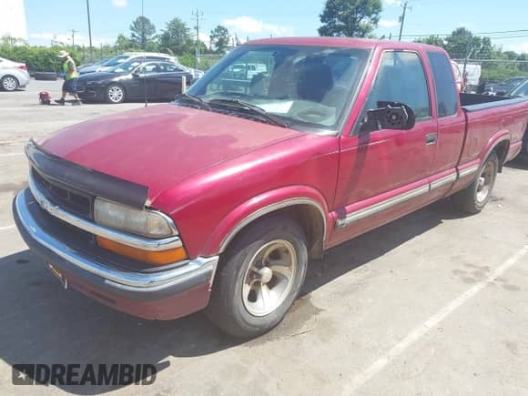 2000 Chevrolet S-10 LS с VIN 1GCCS19W2Y8131870, выставлен на аукционе IAAI как лот 42331287 с пробегом 202 064 миль миль и . История ставок и продаж доступна на DreamBid. Изображение 2.