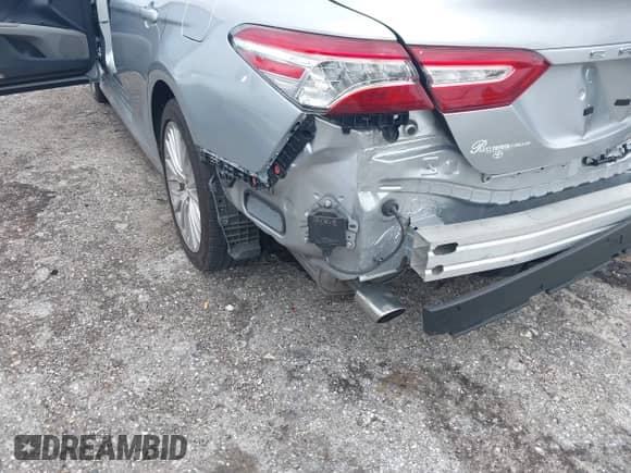 2020 Toyota Camry Hybrid XLE z VIN 4T1F31AK0LU519386, wystawiony jako IAAI lot #43175906 z przebiegiem 33 991 mil mil oraz . Historia ofert i sprzedaży dostępna na DreamBid. Obrazek 6.