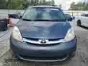 2006 Toyota Sienna XLE z VIN 5TDZA22C86S564606, wystawiony jako Copart lot #63309105 z przebiegiem 186 965 mil mil oraz Szkoda całkowita • Salvage title. Historia ofert i sprzedaży dostępna na DreamBid. Obrazek 5.