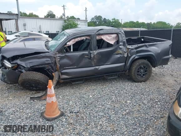 2017 Toyota Tacoma SR5 with VIN 5TFAZ5CN5HX036932, listed as a IAAI auction lot 42112689 with 120,379 mi miles and . Bid and sale history available at DreamBid. Image 14.