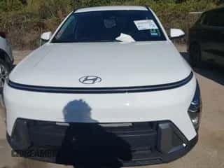 2025 Hyundai Kona SEL с VIN KM8HB3AB5SU329556, выставлен на аукционе IAAI как лот 43510291 с пробегом 2 769 миль миль и . История ставок и продаж доступна на DreamBid. Изображение 6.