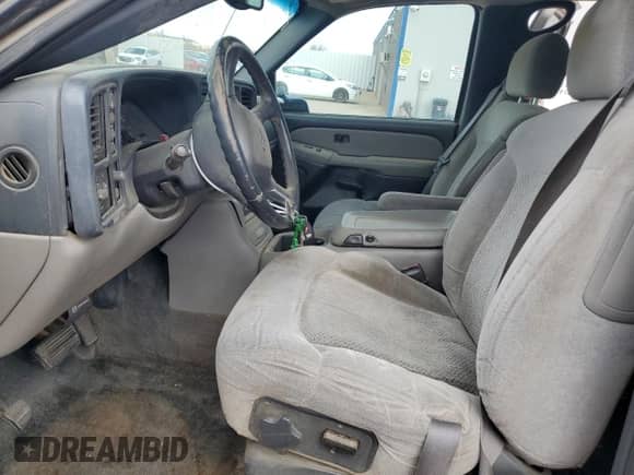 2001 Chevrolet Suburban LS with VIN 3GNFK16T61G211350, listed as a Copart auction lot 50490985 with 296,940 mi miles and Clean title. Bid and sale history available at DreamBid. Image 7.