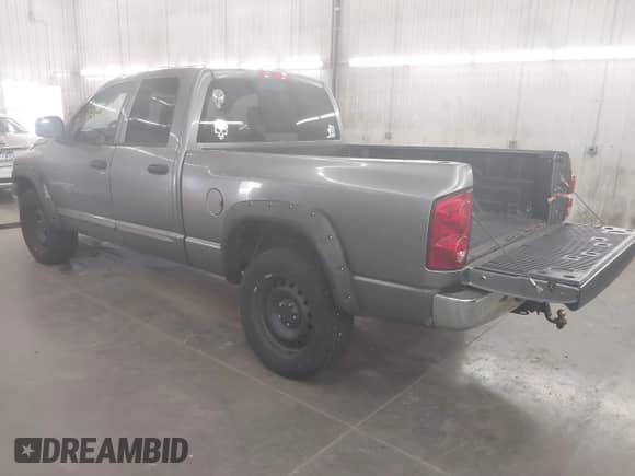 2007 Dodge 1500 SLT z VIN 1D7HU18257J523396, wystawiony jako IAAI lot #43312304 z przebiegiem 221 564 mil mil oraz . Historia ofert i sprzedaży dostępna na DreamBid. Obrazek 3.