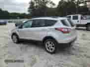 2018 Ford Escape SE z VIN 1FMCU9GD9JUA27475, wystawiony jako Copart lot #82301455 z przebiegiem 66 389 mil mil oraz Szkoda całkowita • Salvage title. Historia ofert i sprzedaży dostępna na DreamBid. Obrazek 2.