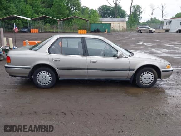 1993 Honda Accord LX z VIN JHMCB7650PC050732, wystawiony jako IAAI lot #42269319 z przebiegiem 77 651 mil mil oraz . Historia ofert i sprzedaży dostępna na DreamBid. Obrazek 13.