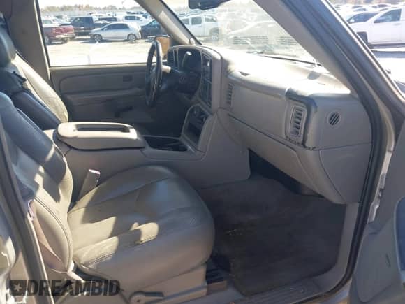 2005 GMC Sierra 1500 SLT z VIN 2GTEC13T251100136, wystawiony jako IAAI lot #41031903 z przebiegiem 440 920 mil mil oraz . Historia ofert i sprzedaży dostępna na DreamBid. Obrazek 5.