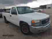 2005 GMC Sierra 1500 Work Truck z VIN 1GTEC14X45Z327420, wystawiony jako IAAI lot #42617787 z przebiegiem 339 372 mil mil oraz . Historia ofert i sprzedaży dostępna na DreamBid. Obrazek 1.