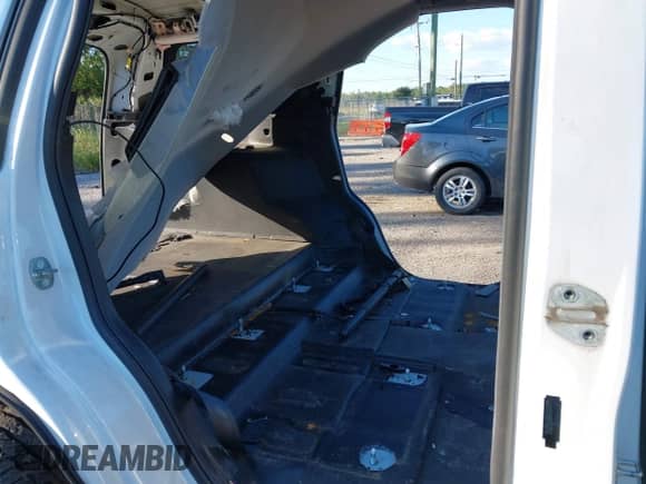 2018 Chevrolet Tahoe Commercial z VIN 1GNLCDEC4JR275440, wystawiony jako IAAI lot #43444649 z przebiegiem Nie podano mil oraz . Historia ofert i sprzedaży dostępna na DreamBid. Obrazek 8.