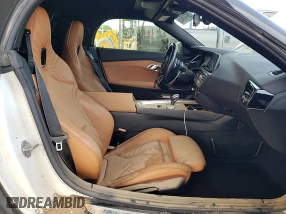 2020 BMW Z4 sDriveM40i z VIN WBAHF9C02LWW41974, wystawiony jako Copart lot #59141645 z przebiegiem Nie podano mil oraz Szkoda całkowita • Salvage title. Historia ofert i sprzedaży dostępna na DreamBid. Obrazek 10.