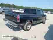 1998 Chevrolet Silverado 1500 z VIN 2GCEC19R7W1103854, wystawiony jako IAAI lot #43234033 z przebiegiem 276 944 mil mil oraz . Historia ofert i sprzedaży dostępna na DreamBid. Obrazek 4.