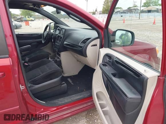 2016 Dodge Grand Caravan SE Plus with VIN 2C4RDGBG2GR250595, listed as a IAAI auction lot 42340988 with 169,118 mi miles and . Bid and sale history available at DreamBid. Image 5.