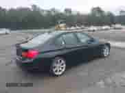 2013 BMW 3 Series 320i xDrive z VIN WBA3C3C5XDF978535, wystawiony jako IAAI lot #43579123 z przebiegiem 309 255 mil mil oraz . Historia ofert i sprzedaży dostępna na DreamBid. Obrazek 4.