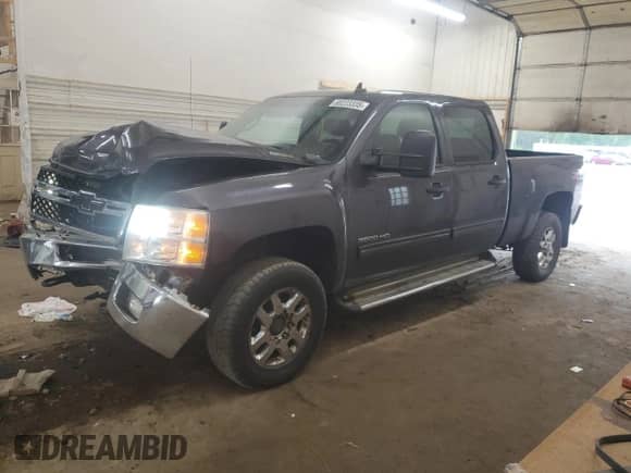 2011 Chevrolet Silverado 3500HD SRW LT with VIN 1GC4K0C81BF140233, listed as a Copart auction lot 60223335 with 280,309 mi miles and Salvage title. Bid and sale history available at DreamBid. Image 1.
