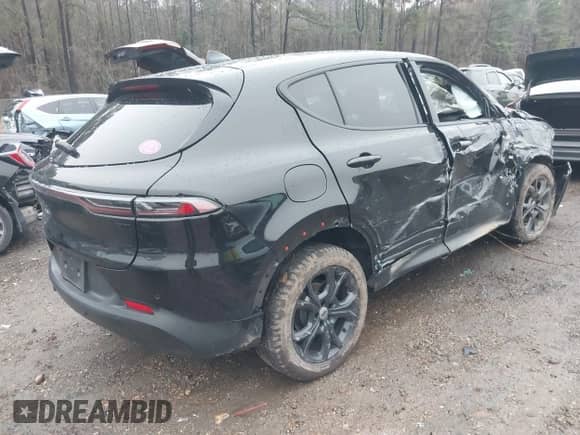 2023 Dodge Hornet GT Plus z VIN ZACNDFBN6P3A00392, wystawiony jako IAAI lot #41561105 z przebiegiem 15 566 mil mil oraz . Historia ofert i sprzedaży dostępna na DreamBid. Obrazek 4.