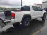2016 Toyota Tacoma TRD Sport z VIN 3TMCZ5AN5GM043122, wystawiony jako IAAI lot #43093595 z przebiegiem 171 385 mil mil oraz . Historia ofert i sprzedaży dostępna na DreamBid. Obrazek 4.