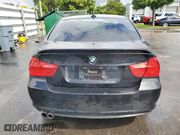 2011 BMW 3 Series 328i с VIN WBAPH7C5XBE126053, выставлен на аукционе Copart как лот 82323095 с пробегом 111 086 миль миль и Списание • Salvage title. История ставок и продаж доступна на DreamBid. Изображение 6.