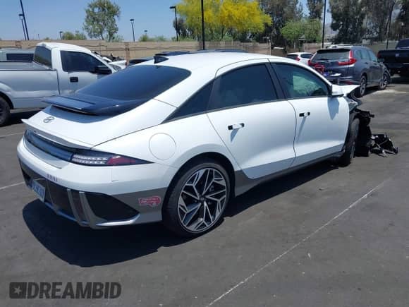 2024 Hyundai Ioniq 6 SEL с VIN KMHM34ACXRA070214, выставлен на аукционе IAAI как лот 42354965 с пробегом 11 586 миль миль и . История ставок и продаж доступна на DreamBid. Изображение 4.