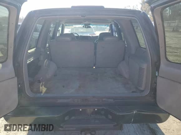 2000 Chevrolet Tahoe Limited with VIN 1GNEC13R5YR162203, listed as a Copart auction lot 83199854 with 347,572 mi miles and Salvage title. Bid and sale history available at DreamBid. Image 6.