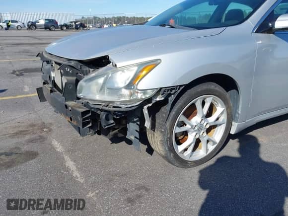 2013 Nissan Maxima SV z VIN 1N4AA5AP9DC819190, wystawiony jako IAAI lot #41749681 z przebiegiem 186 784 mil mil oraz . Historia ofert i sprzedaży dostępna na DreamBid. Obrazek 12.