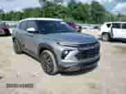 2024 Chevrolet TrailBlazer ACTIV z VIN KL79MVSL1RB102566, wystawiony jako Copart lot #56677815 z przebiegiem 8 886 mil mil oraz Szkoda całkowita • Salvage title. Historia ofert i sprzedaży dostępna na DreamBid. Obrazek 13.