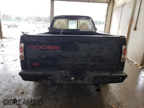 1998 Dodge Dakota SLT z VIN 1B7FL26Y9WS767160, wystawiony jako Copart lot #85257634 z przebiegiem 217 165 mil mil oraz Szkoda całkowita • Salvage title. Historia ofert i sprzedaży dostępna na DreamBid. Obrazek 6.