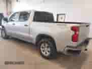 2019 Chevrolet Silverado 1500 Work Truck z VIN 1GCPYAEHXKZ222247, wystawiony jako IAAI lot #42457670 z przebiegiem 83 767 mil mil oraz . Historia ofert i sprzedaży dostępna na DreamBid. Obrazek 3.