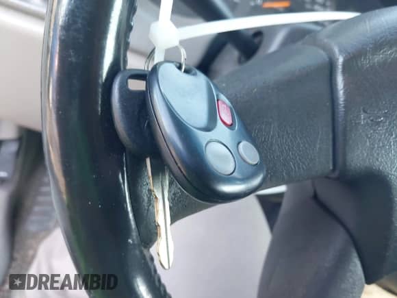 2002 Chevrolet TrailBlazer LTZ z VIN 1GNDT13S822352611, wystawiony jako IAAI lot #42818024 z przebiegiem 196 858 mil mil oraz . Historia ofert i sprzedaży dostępna na DreamBid. Obrazek 11.