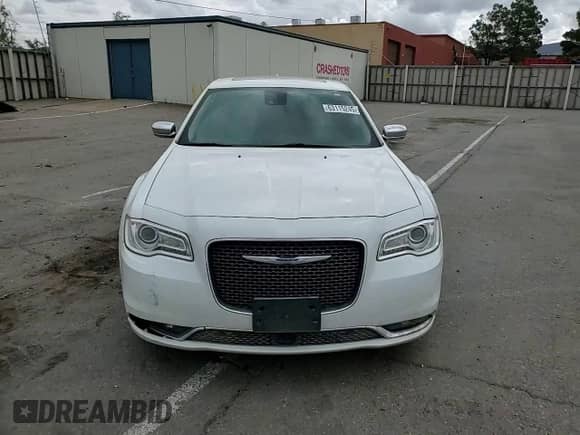2018 Chrysler 300 Limited с VIN 2C3CCAEG8JH324413, выставлен на аукционе Copart как лот 63115245 с пробегом 98 537 миль миль и Списание • Salvage title. История ставок и продаж доступна на DreamBid. Изображение 13.